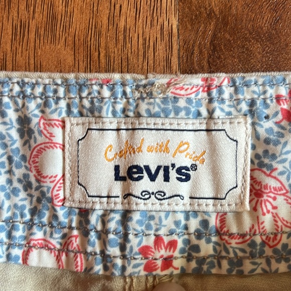Like new khaki Levi’s - Picture 6 of 16